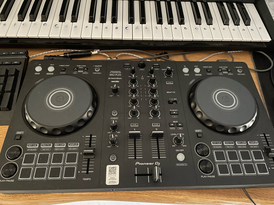 DDJ FLX4, Pionner DDJ FLX4