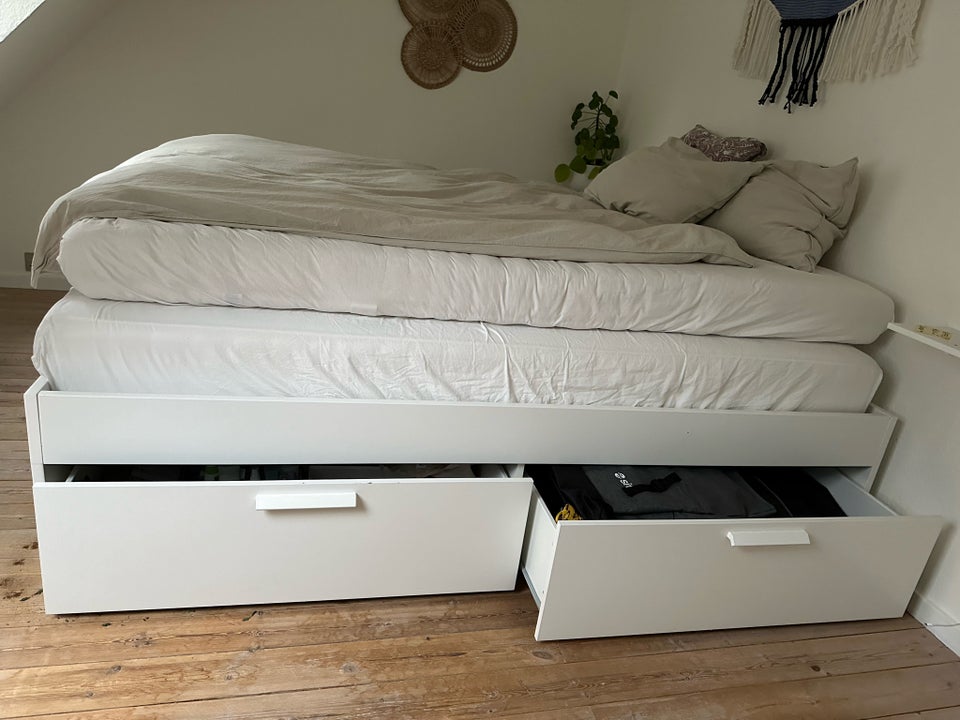 Dobbeltseng, IKEA, b: 160 l: 200 h: