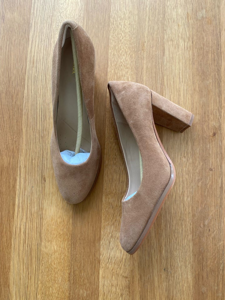 Pumps, str. 41, Clarks