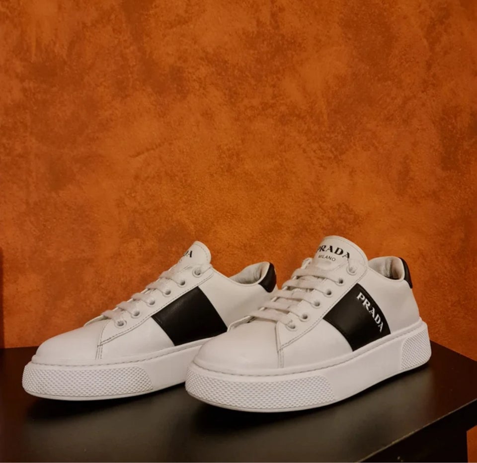 Sneakers str 35 Prada