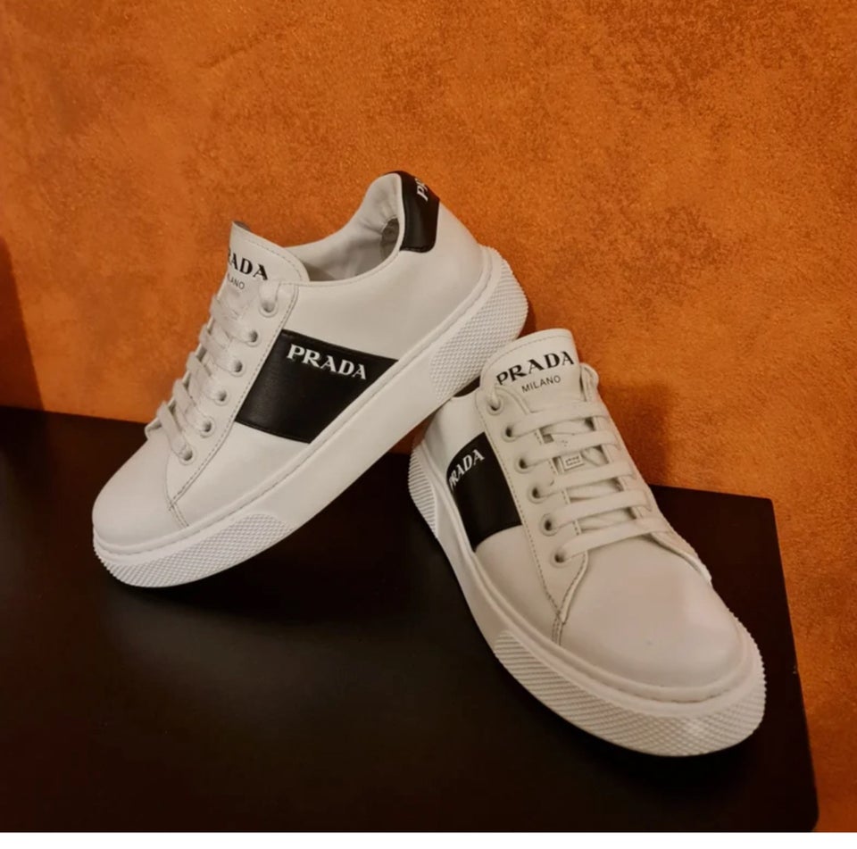 Sneakers str 35 Prada