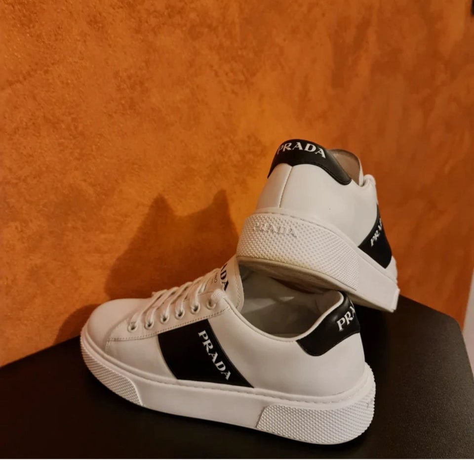 Sneakers str 35 Prada