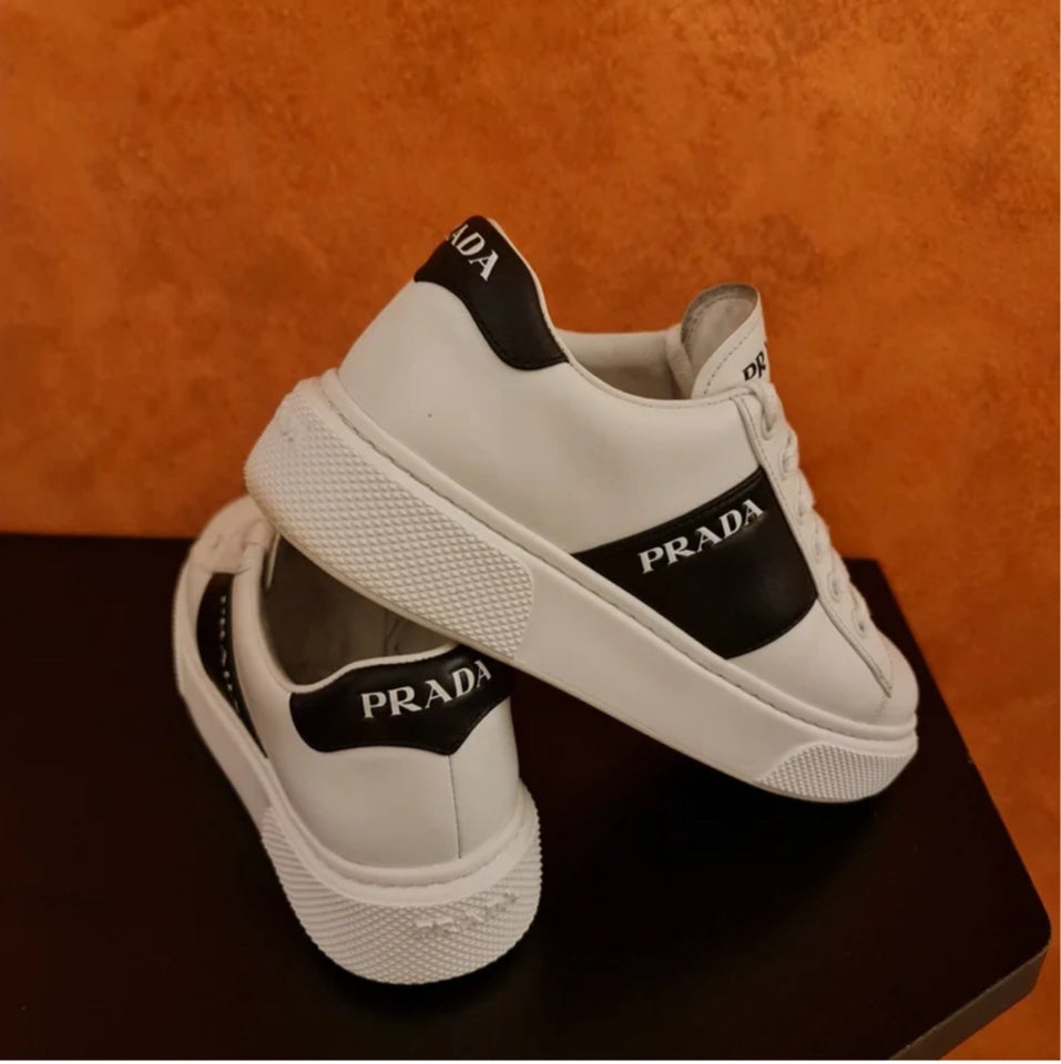 Sneakers str 35 Prada