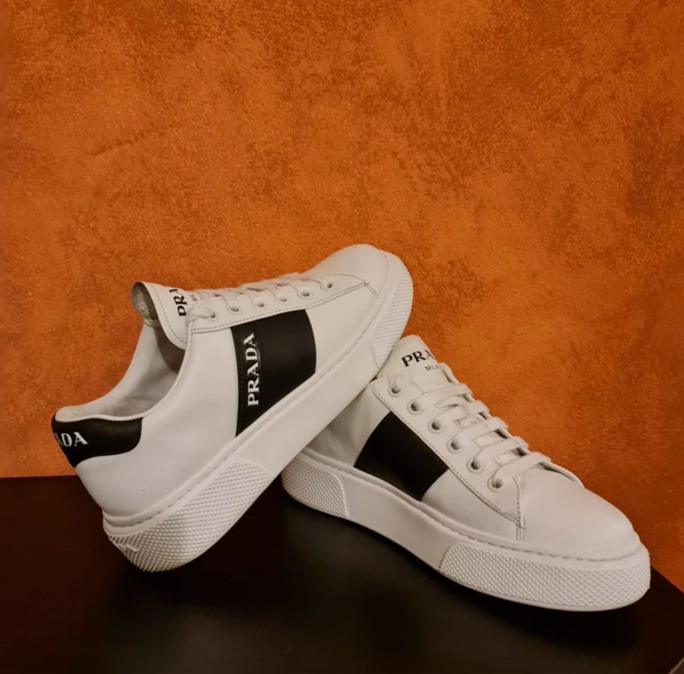 Sneakers str 35 Prada