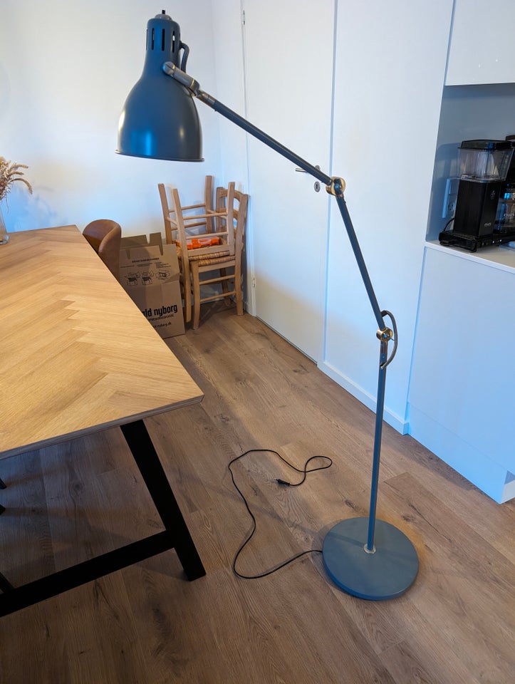 Gulvlampe IKEA Aröd