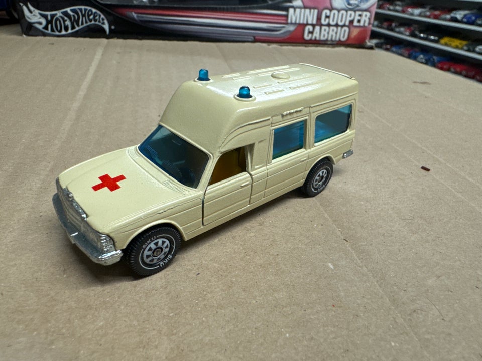 Modelbil, Mercedes W123 Ambulance