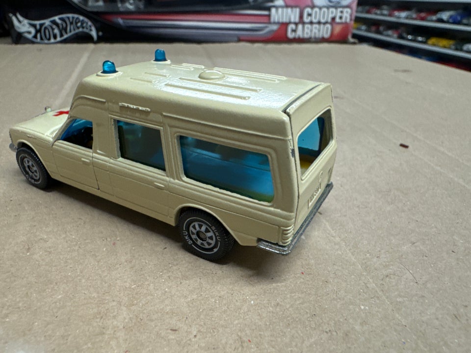 Modelbil, Mercedes W123 Ambulance