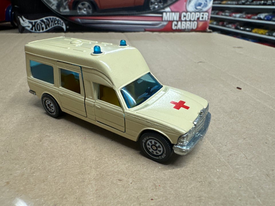 Modelbil, Mercedes W123 Ambulance