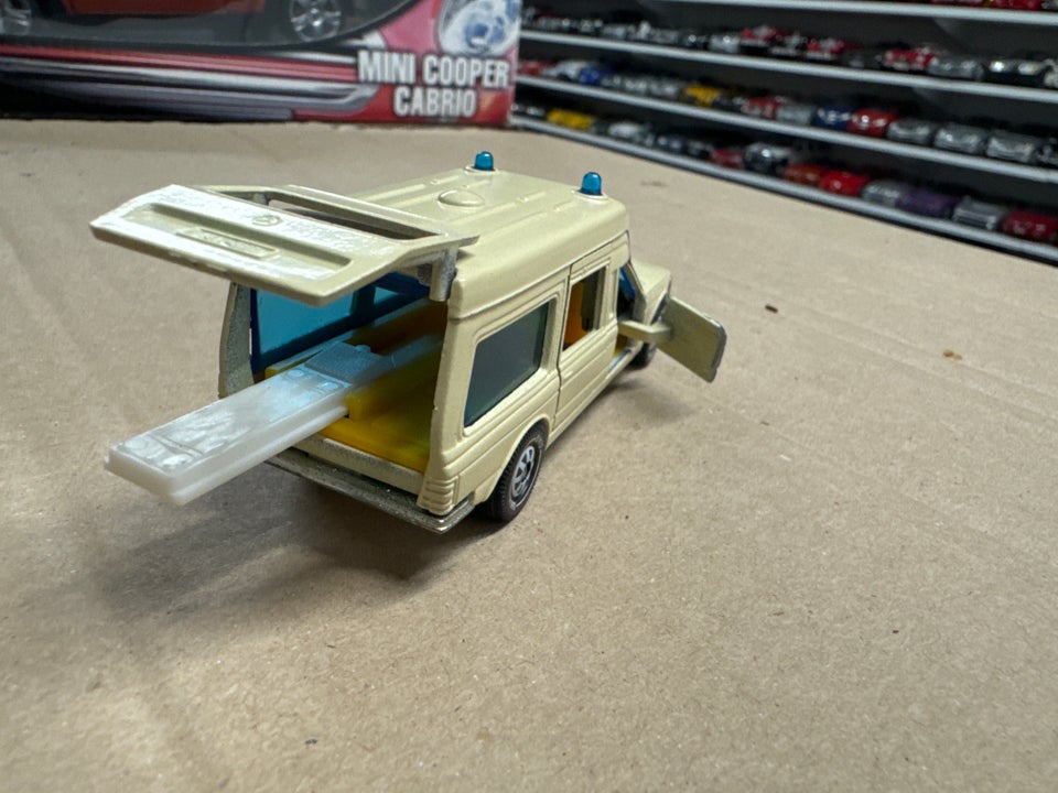 Modelbil, Mercedes W123 Ambulance