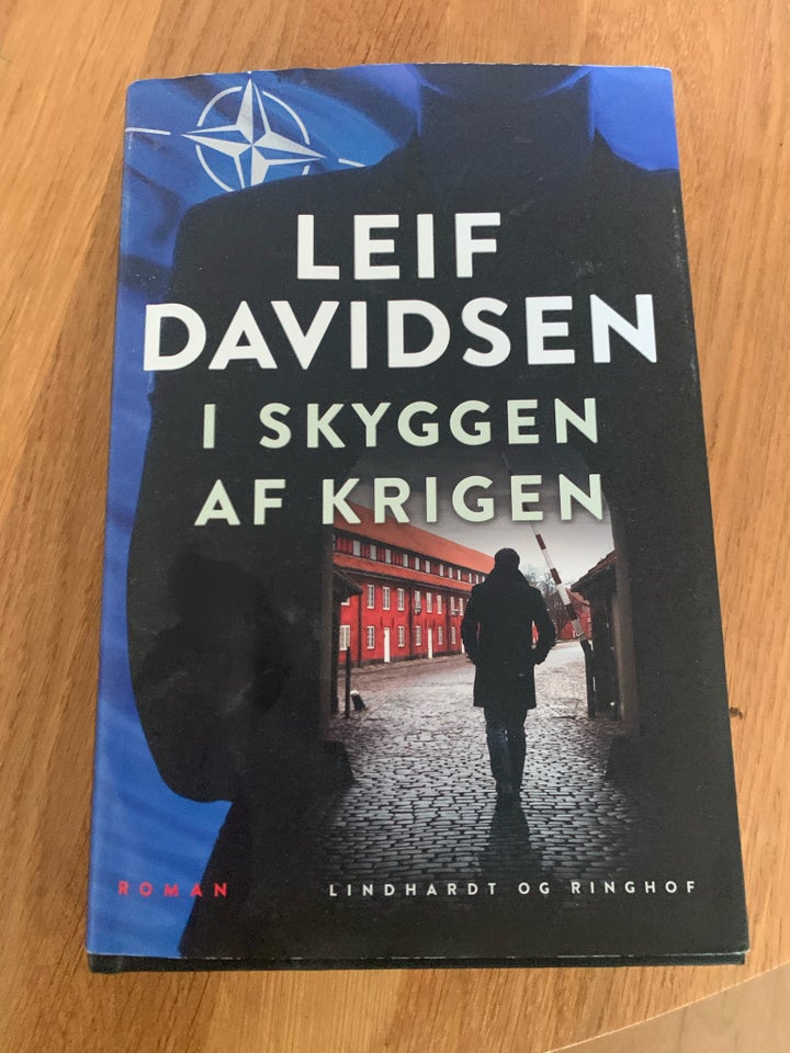 I skyggen af krigen, Leif Davidsen,