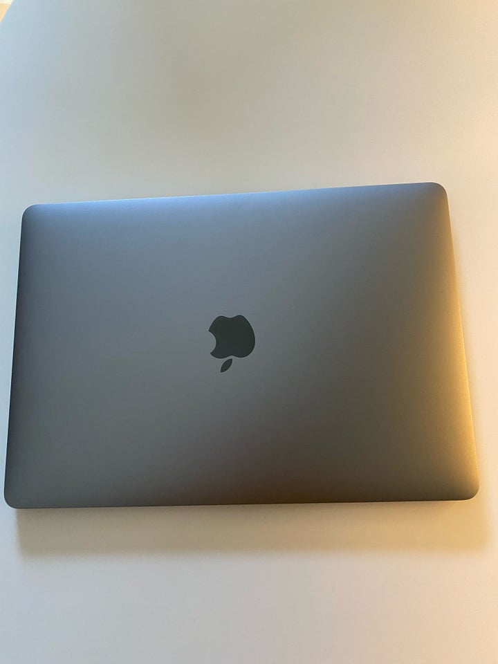 MacBook Pro, 13,3 model A 2159