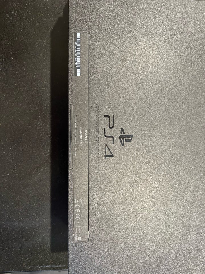 Playstation 4, CUH-1116A, God