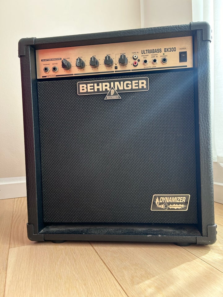 Bascombo Behringer BX300