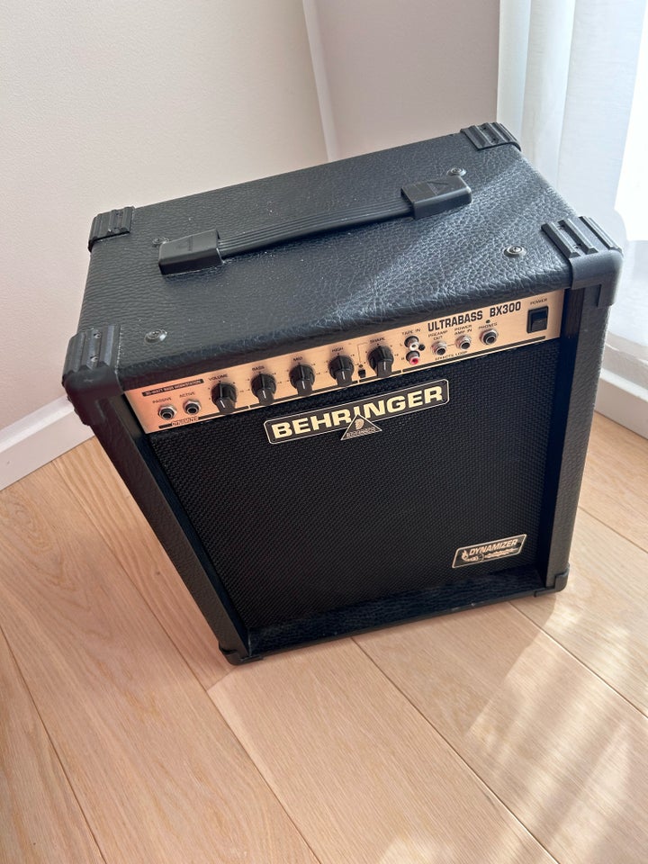 Bascombo Behringer BX300