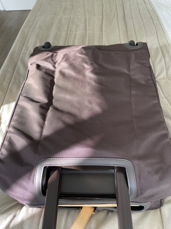 Andet, Louis Vuitton, b: 40 l: 17 h: