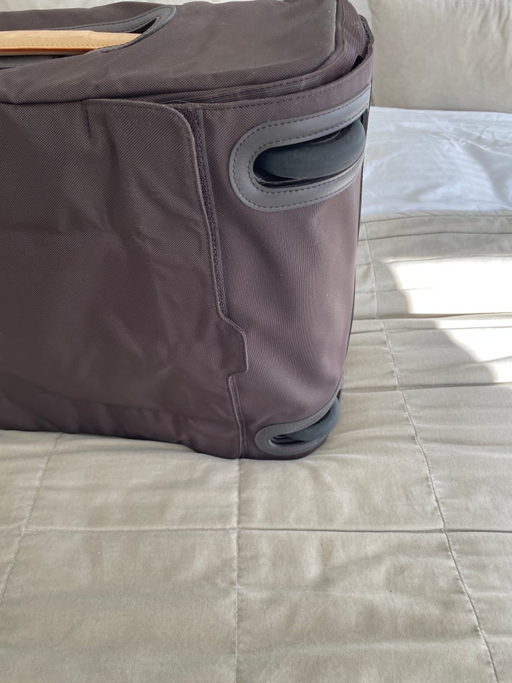 Andet, Louis Vuitton, b: 40 l: 17 h: