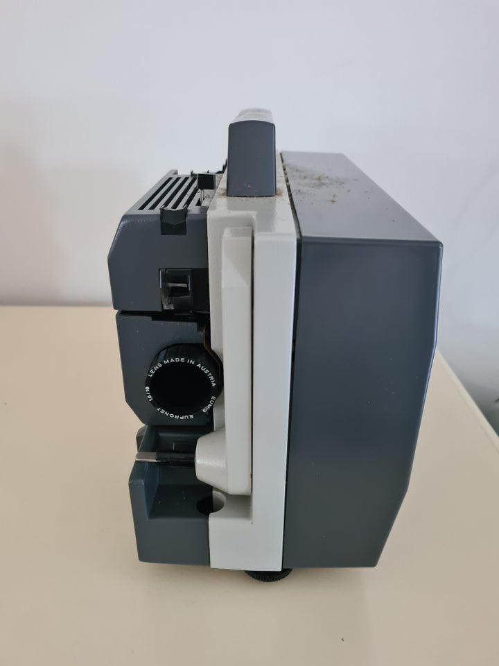 Super 8 filmfremviser