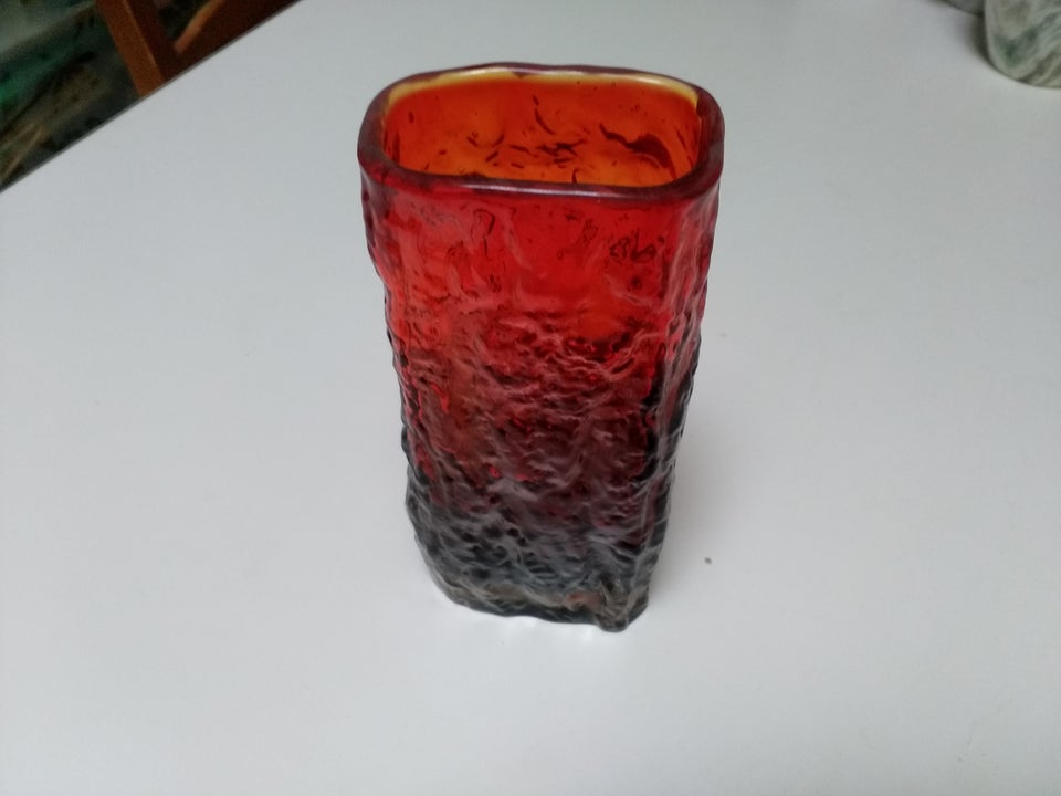 Vase, Farvet glas