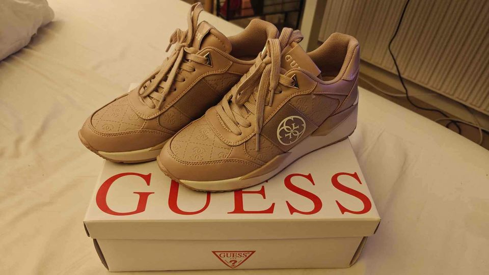 Sneakers, str. 38, GUESS