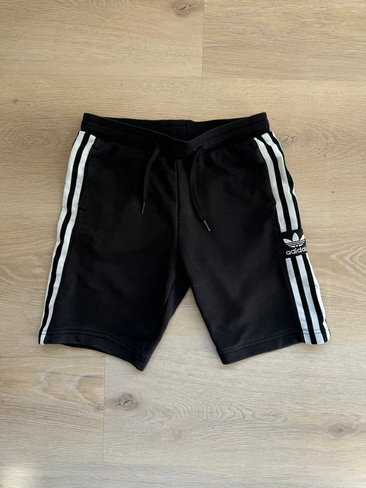 Shorts GRATIS Adidas