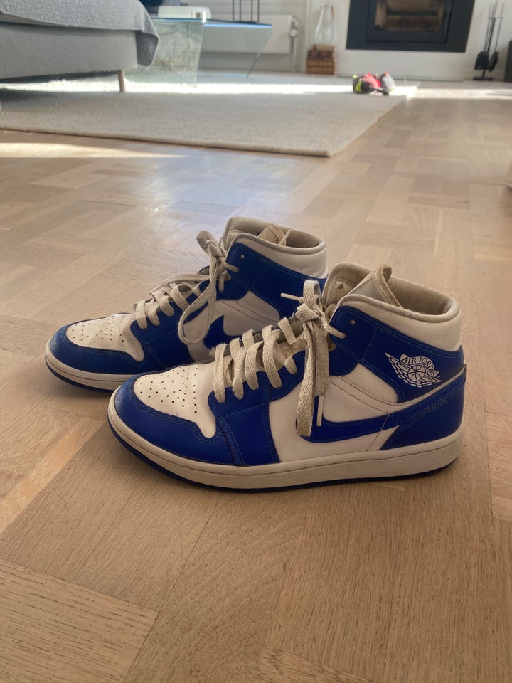 Sneakers, str. 39, Air Jordan 1 Mid