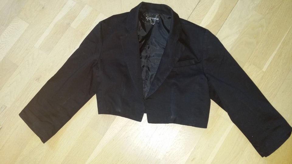 Blazer, str. 40, Second Female