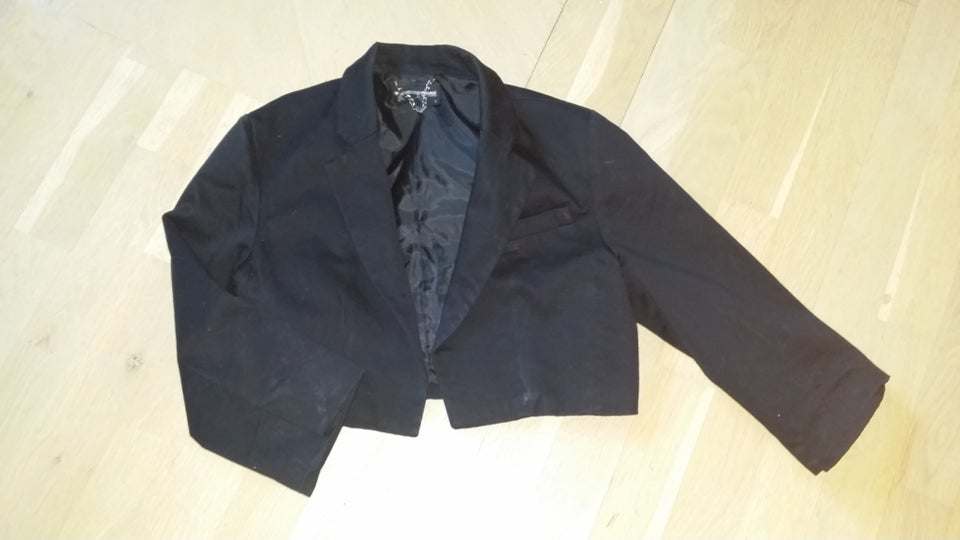 Blazer, str. 40, Second Female