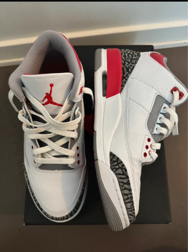 Sneakers Air Jordans 3 Retro str