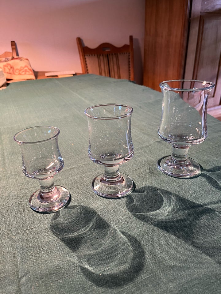 Glas, 15 rødvin 13 hvidvin 15