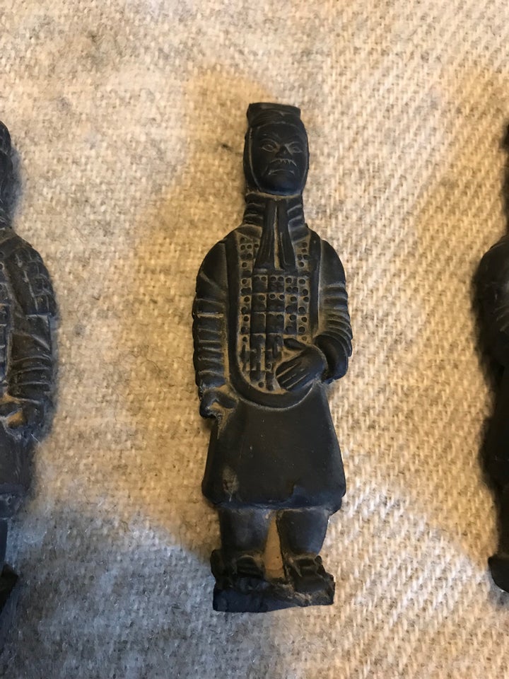 3 figurer Keramik/terracotta