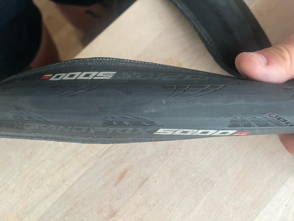 Dæk Bontrager og Continental