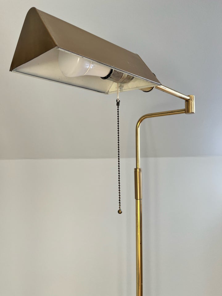 Gulvlampe, Ukendt