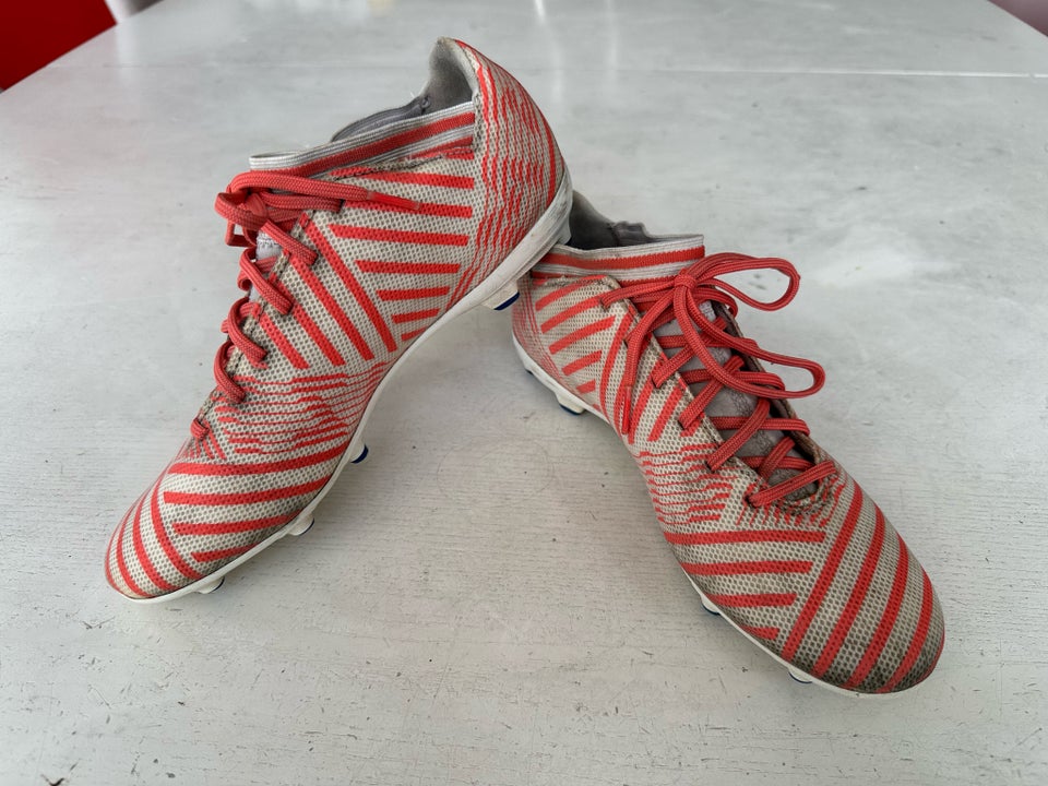 Fodboldstøvler, Adidas Nemeziz