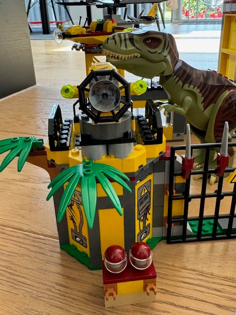 Lego Dino 5887 - Dino Defence HQ