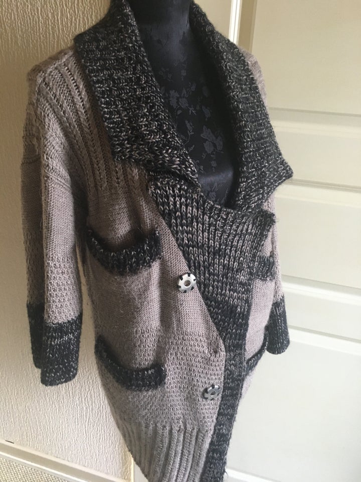 Cardigan, Munthe plus Simonsen,