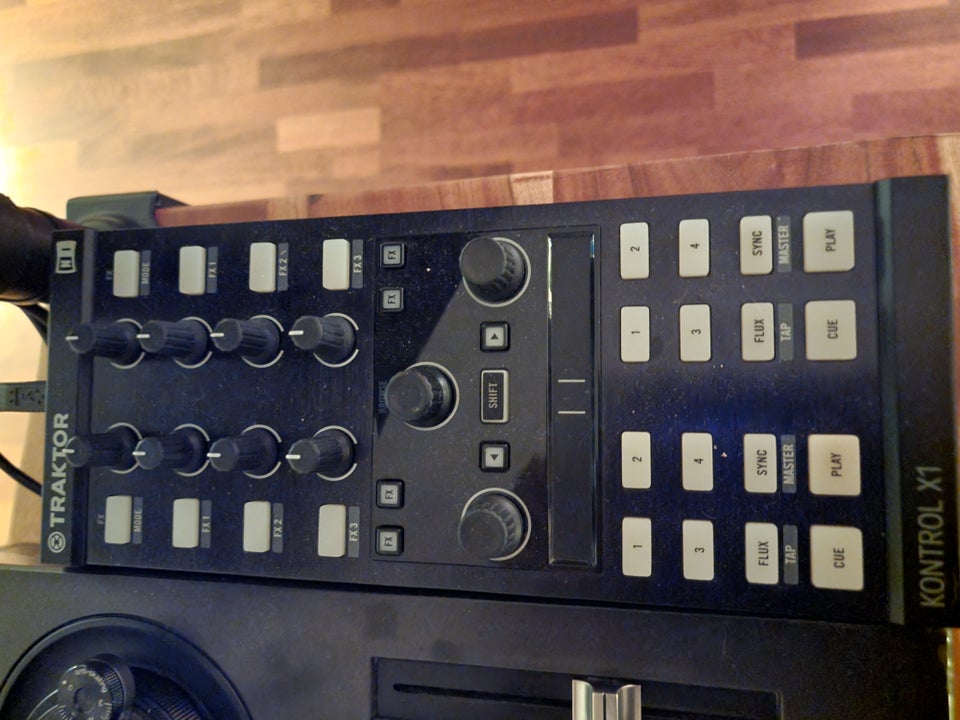 Controller, Traktor X1