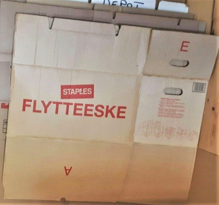 35 flyttekasser næsten som nye