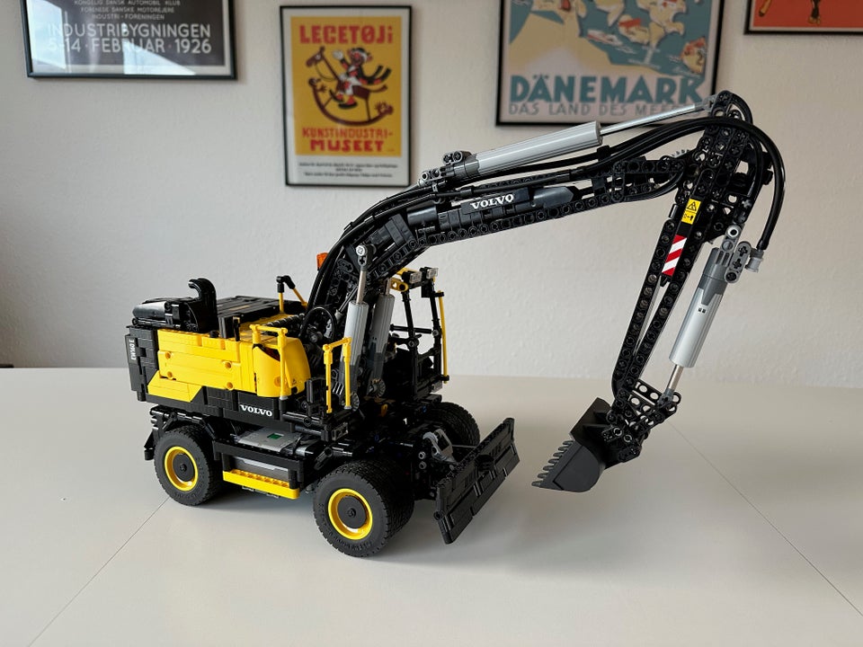 Lego Technic MOC Volvo EW180E