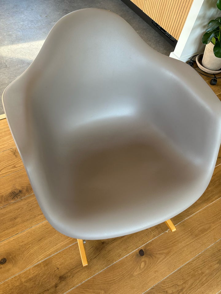 Gyngestol andet Eames