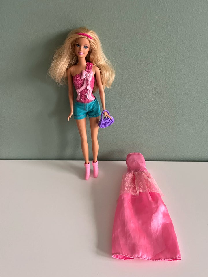 Barbie, Barbie med ekstra kjole