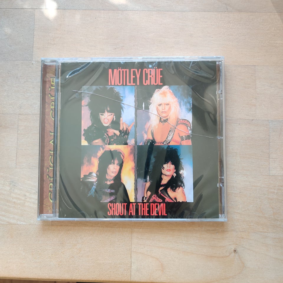 Motley Crue: NY MINT Shout at the