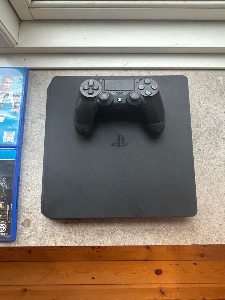 PlayStation 4, spillekonsol, God