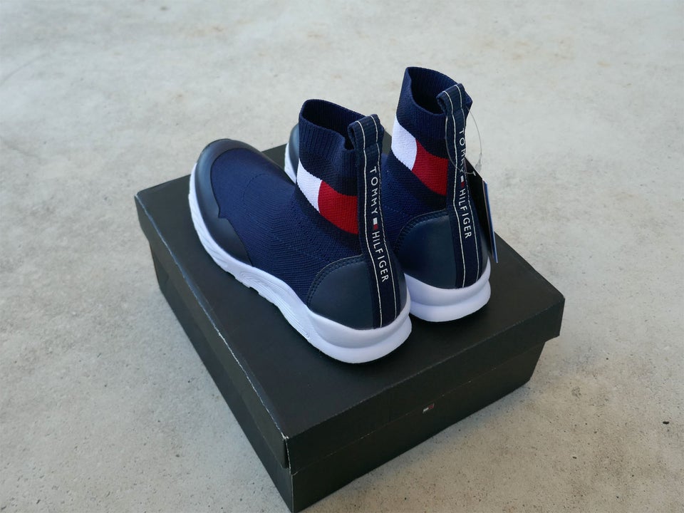 Sneakers str 30 Tommy Hilfiger