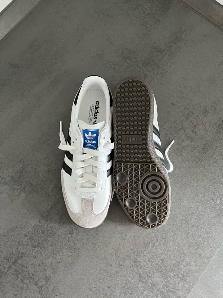 Sneakers, str. 40, Adidas