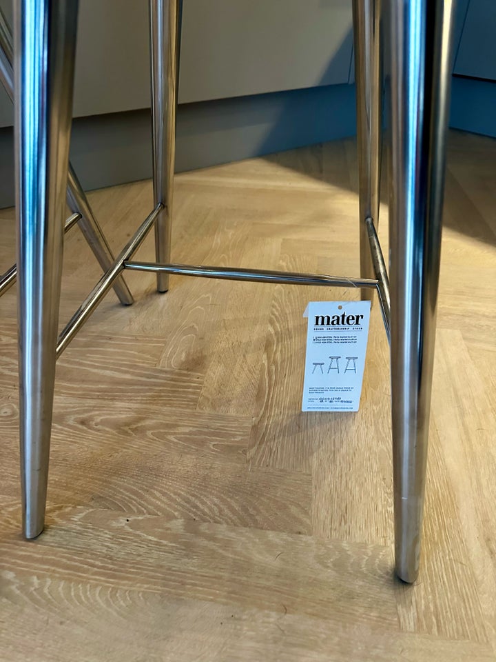 Anden arkitekt, Mater High Stool H: