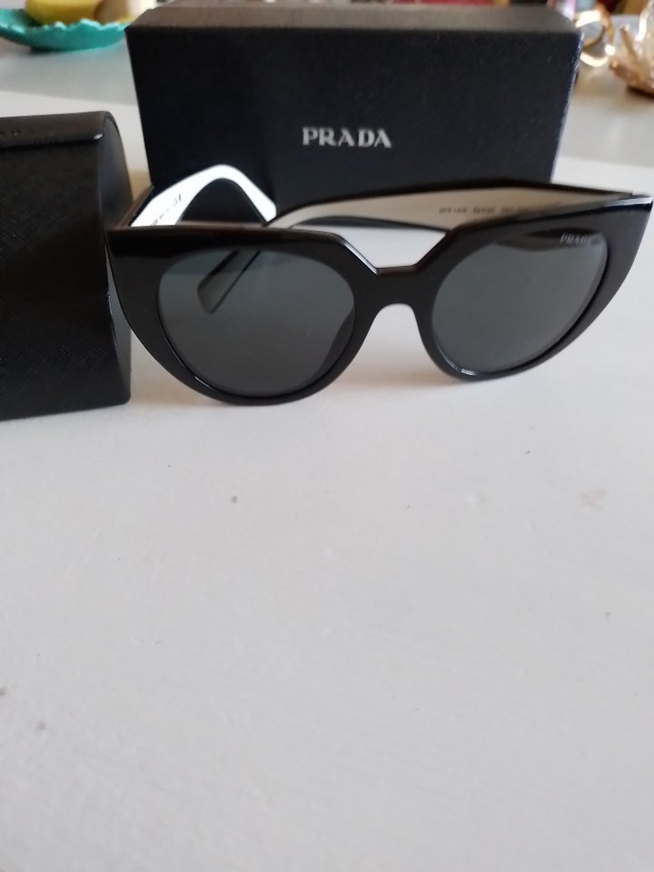 Solbriller dame, Prada