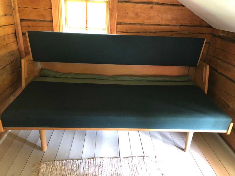 Hans J Wegner GE 258 Day bed /