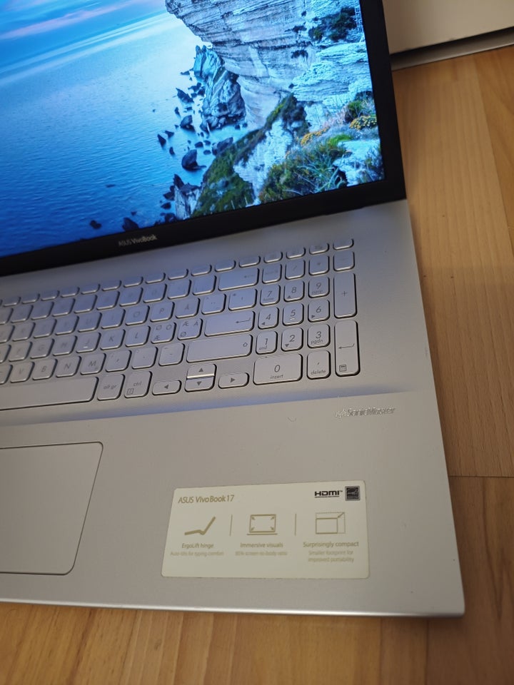 Asus VivoBook AMD, 2,3 GHz, 8 GB ram