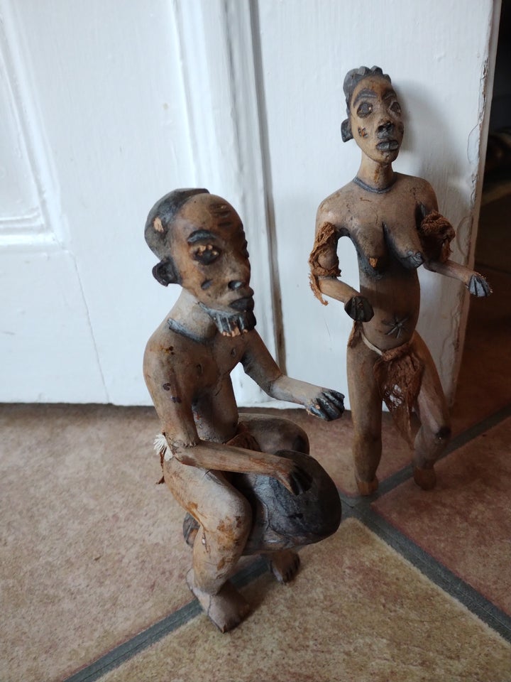 Håndskåret træ figur fra Afrika