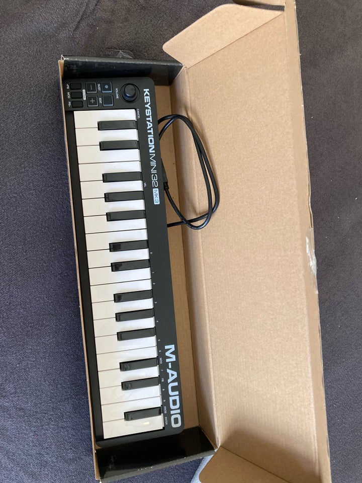 MIDI Keyboard  M-Audio Keystation